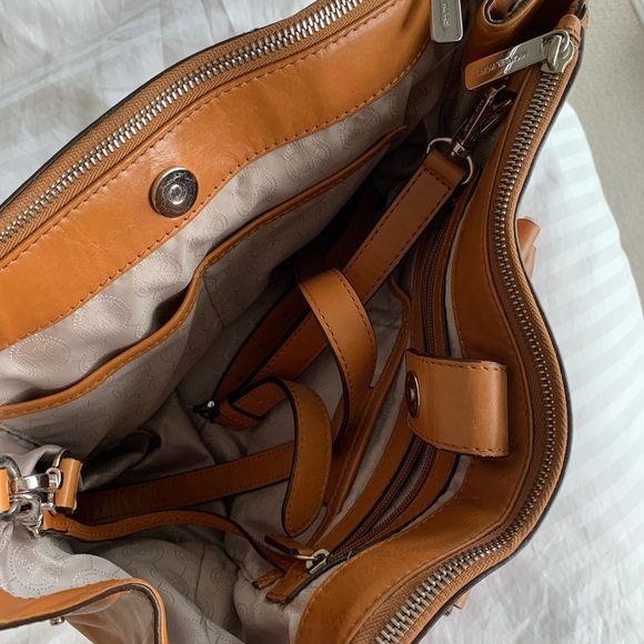 MICHAEL KORS Large Crossbody/Tote - Picture 6 of 10